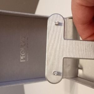 14k white gold with 1 carat diamond stud earrings